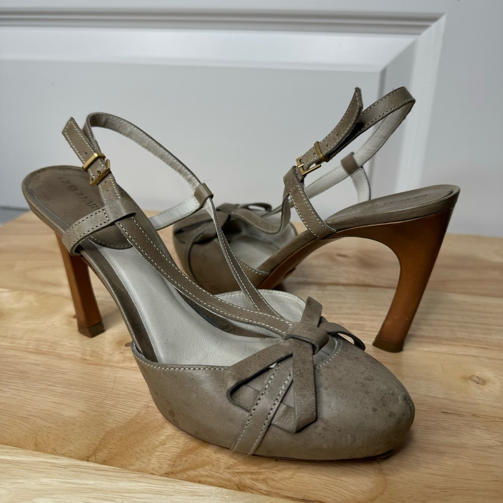 Vintage Giorgio Armani Gray Leather Bow Heels